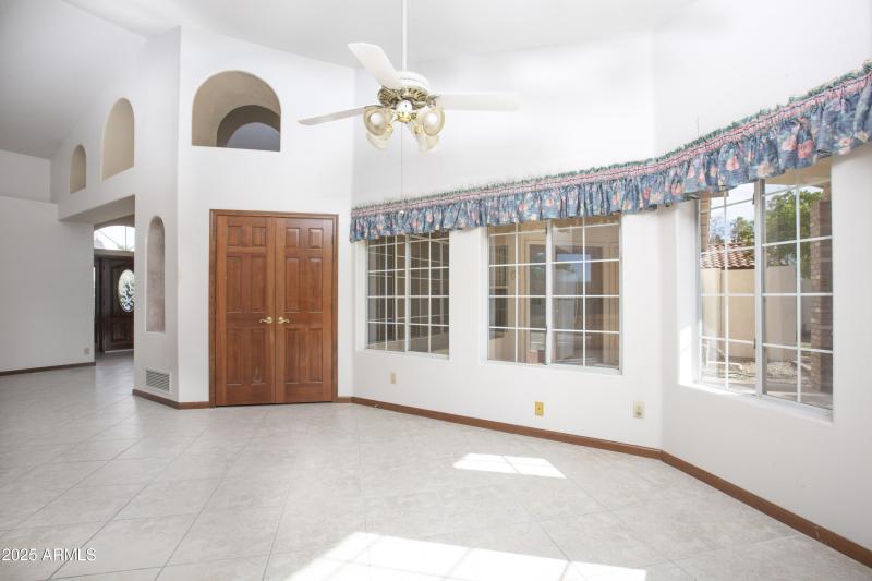 Light and Bright Breakfast Nook