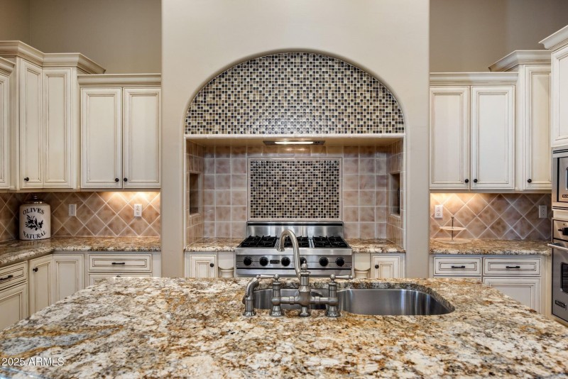 006_Kitchen IslandGas Cook Top