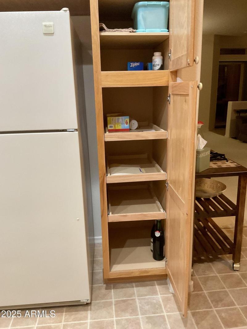 Kitchen Pantry w/Pull Outs