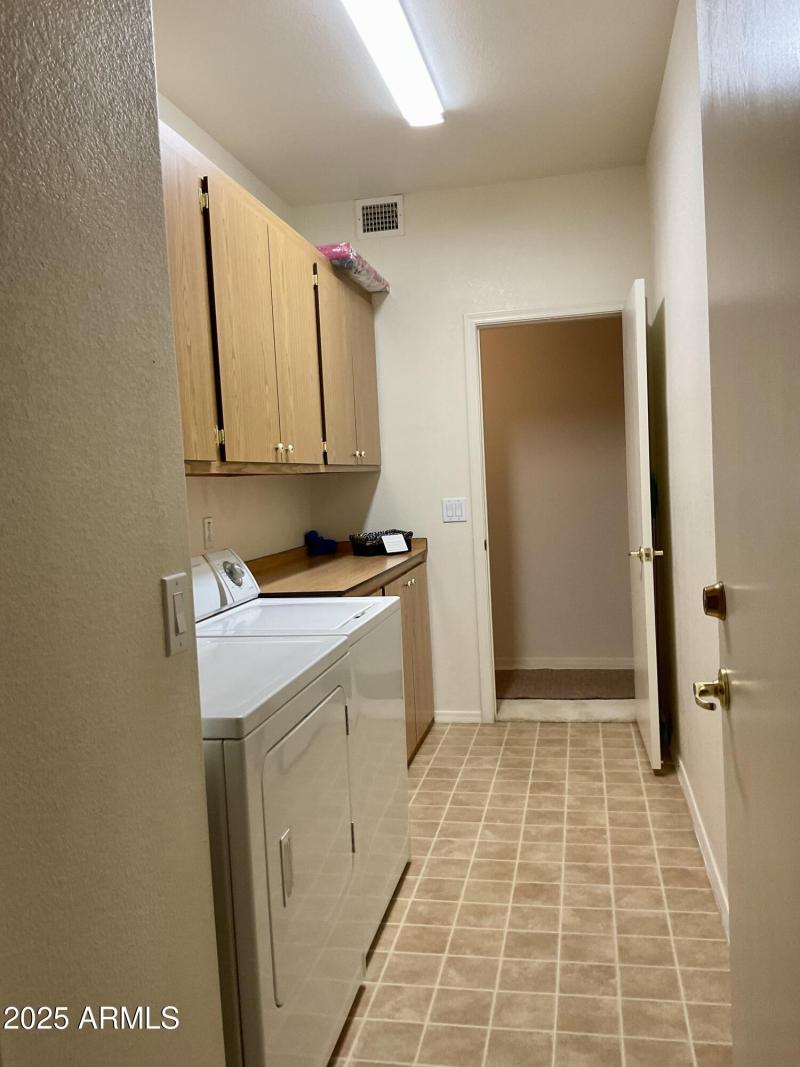 Laundry Room with Storagw