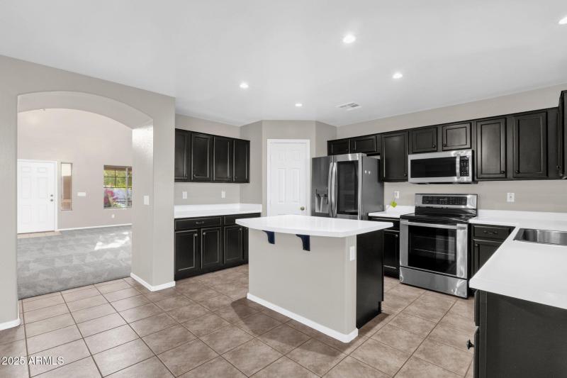 11-web-or-mls-29272-n-yellow-bee-dr