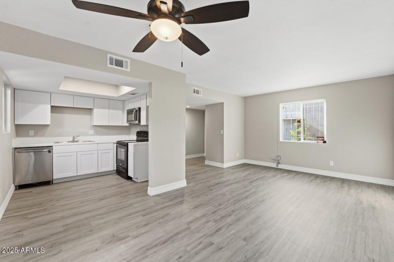 2847 N 46th Ave Unit 10-11