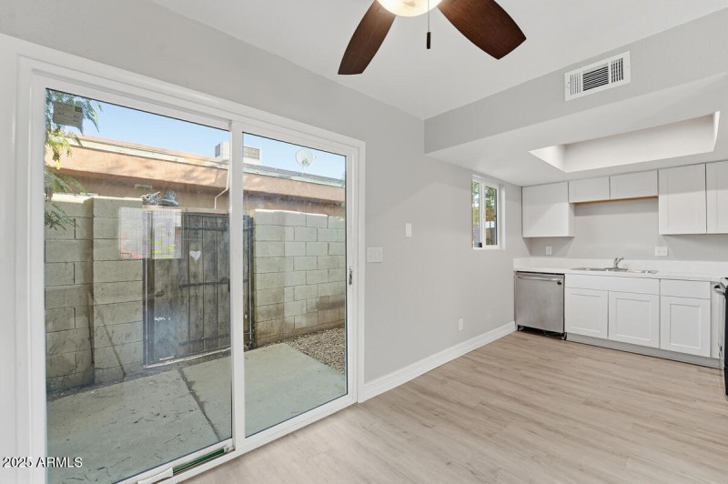 2847 N 46th Ave Unit 10-14