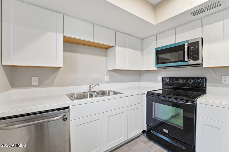 2847 N 46th Ave Unit 10-17