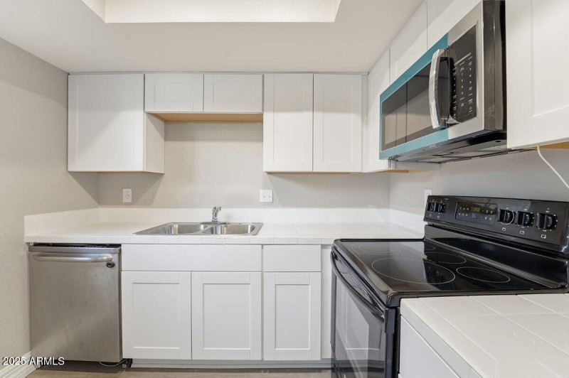 2847 N 46th Ave Unit 10-18