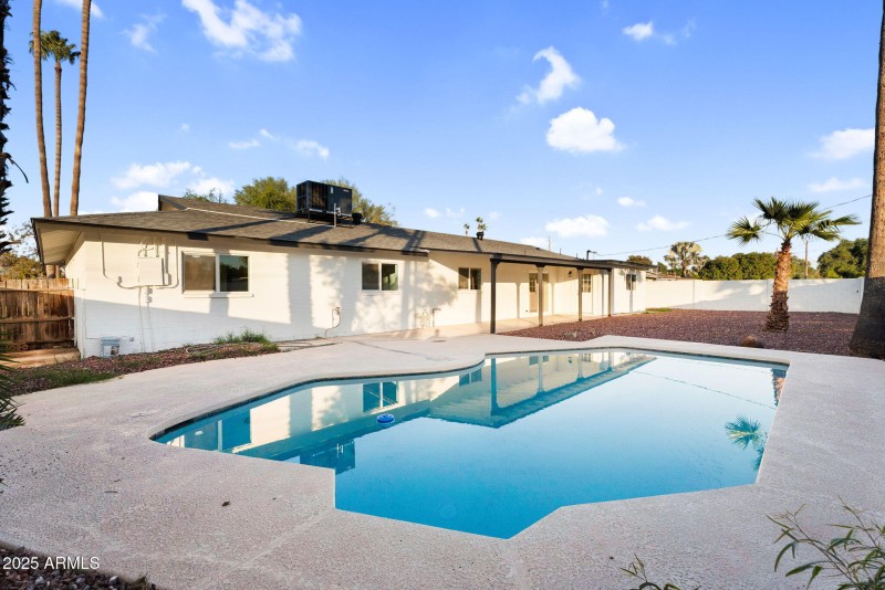 38-web-or-mls-1523 W Flynn Ln - 35