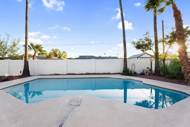 42-web-or-mls-1523 W Flynn Ln - 37