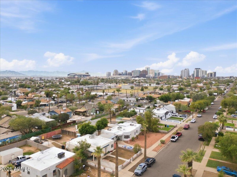 04-Aerial front of home