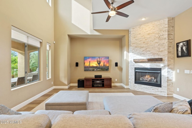 Gas fireplace