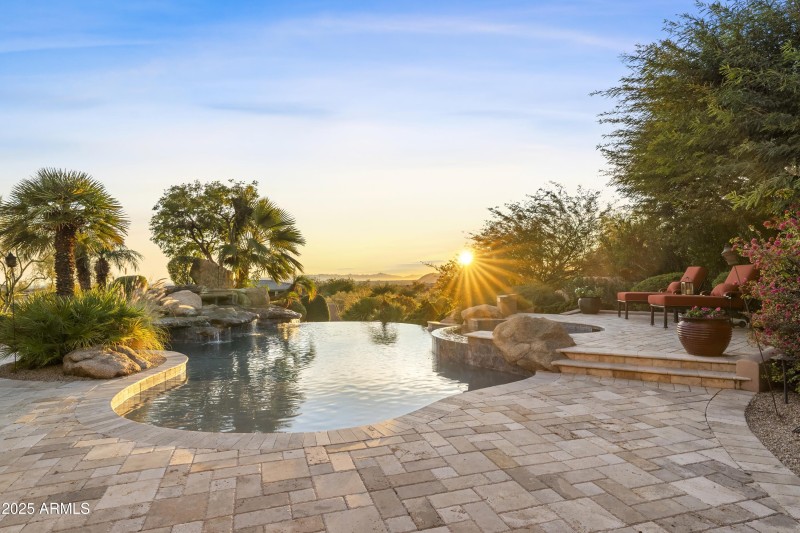 Sunset views, waterfall Pool/Spa