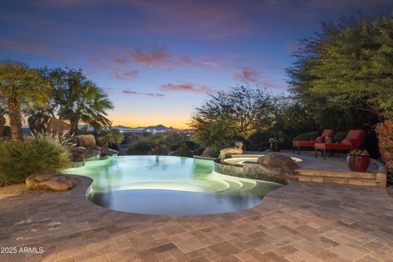 Negative Edge Pool and Spa