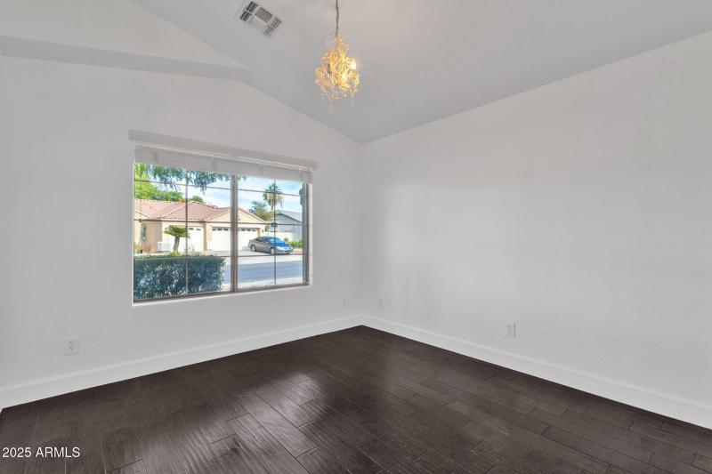 25-web-or-mls-715-e-kaibab-dr