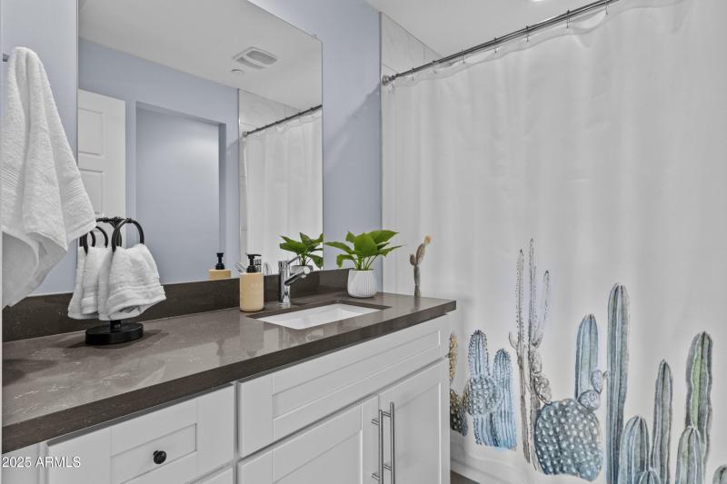 Guest Suite 2 Bathroom