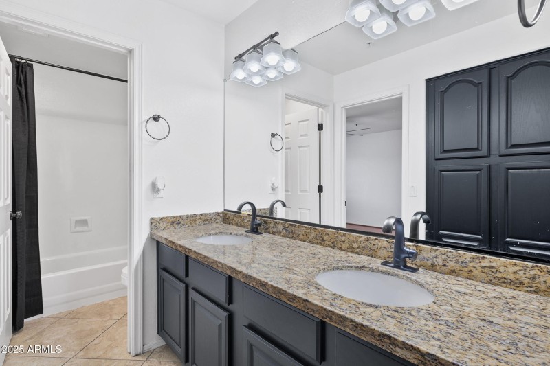 8180 W Gelding Dr Peoria - 424