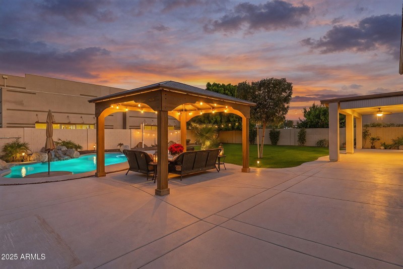 8180 W Gelding Dr Peoria - 464-VT