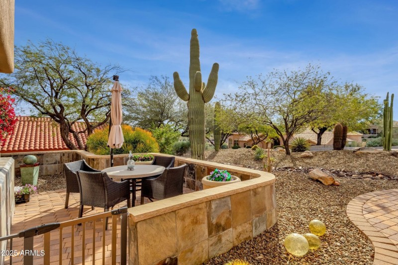 005_Front Patio And Yard