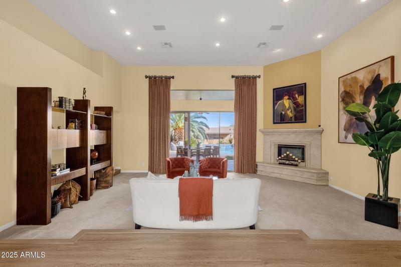 008_Foyer To Living Room