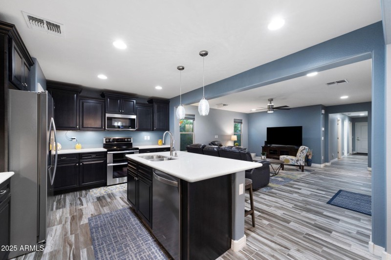 015__1755 E Mesquite Ave