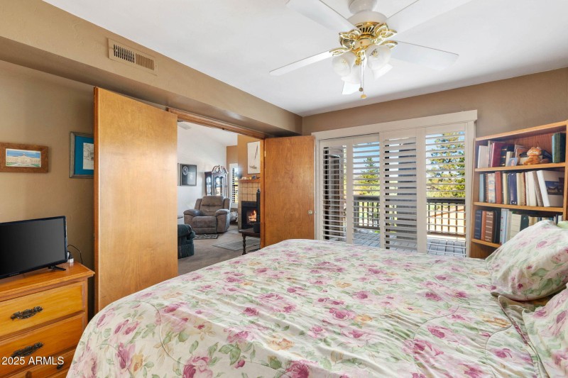 18-Primary Bedroom (2)