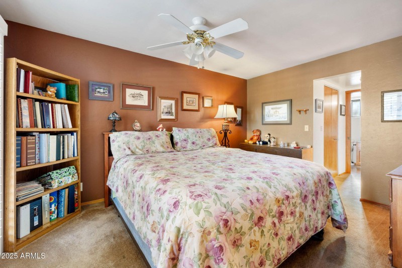 17-Primary Bedroom (1)