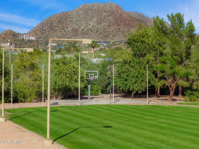 35backyard sports court