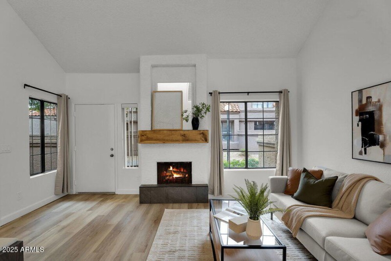 006_9-web-or-mls-9-print-college_ave-8_1