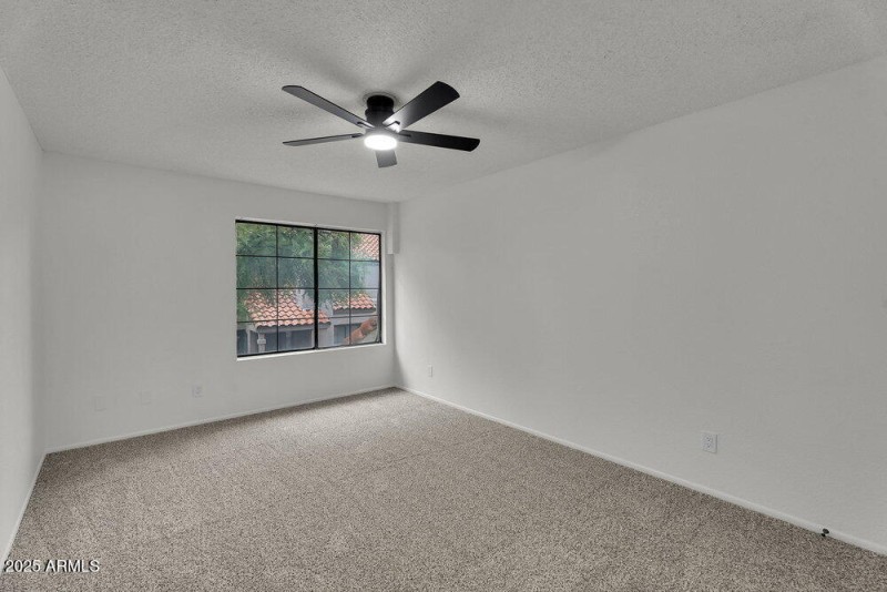 028_26-web-or-mls-26-print-college_ave-3