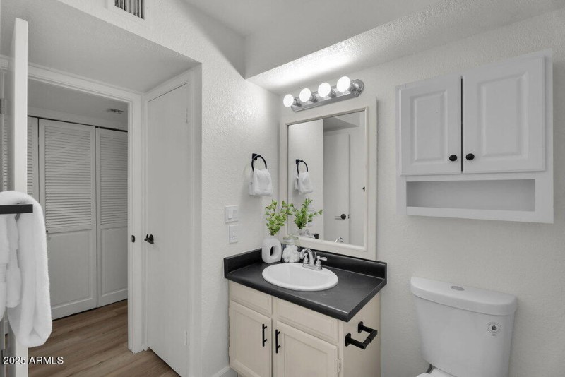 029_28-web-or-mls-28-print-college_ave-2