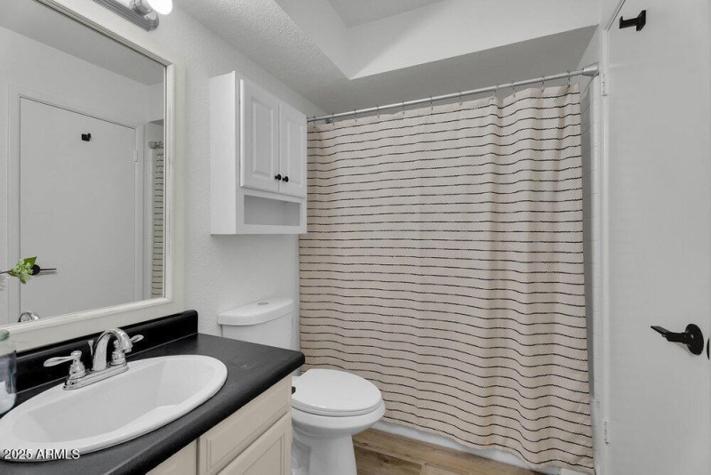 030_29-web-or-mls-29-print-college_ave-2