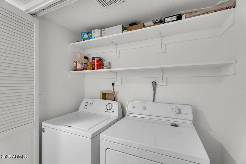 031_32-web-or-mls-32-print-college_ave-2