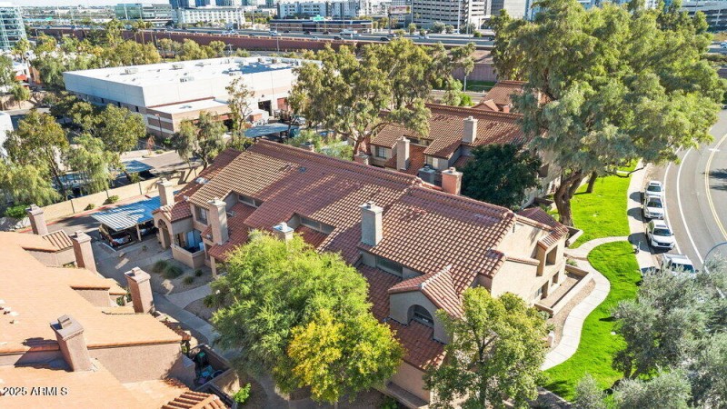 032_34-web-or-mls-dji_0580_498