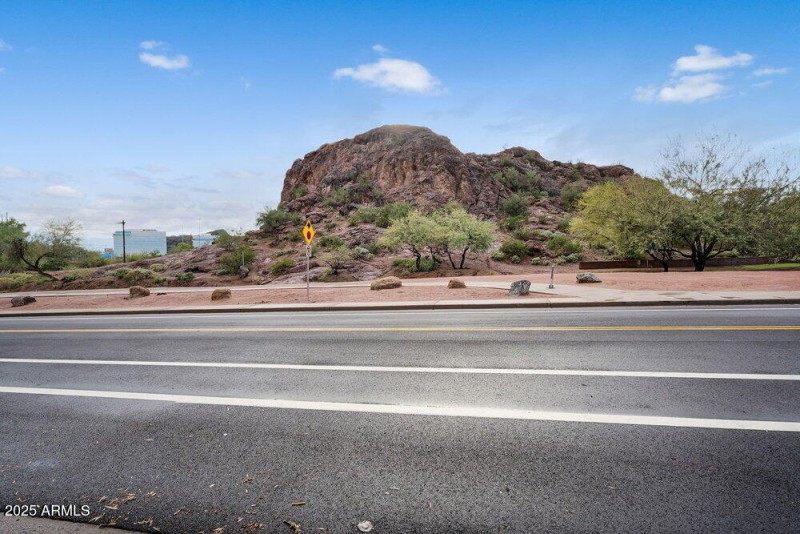 046_66-web-or-mls-36-print-college_ave-3