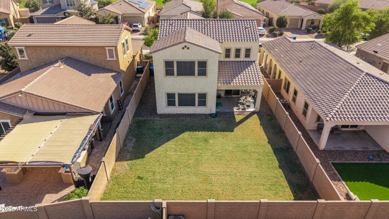 SIZABLE GREEN BACKYARD
