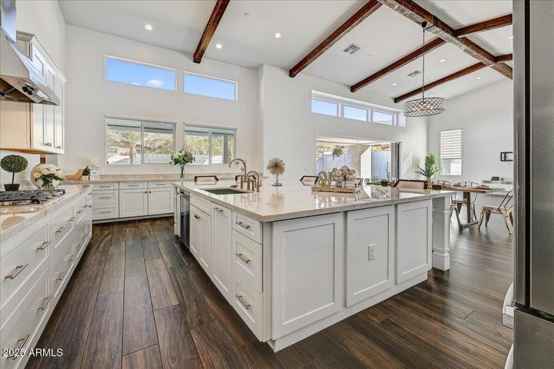 22-Kitchen Full Island