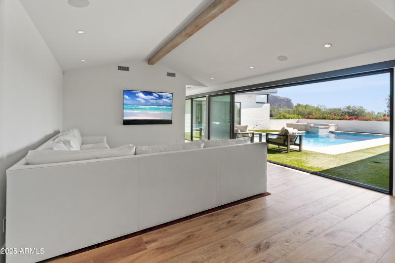 4218 E Palo Verde Dr--11