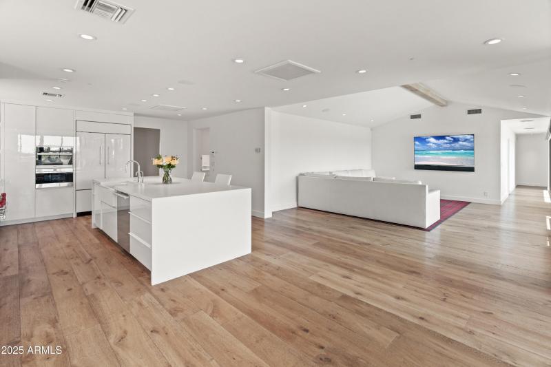 4218 E Palo Verde Dr--12