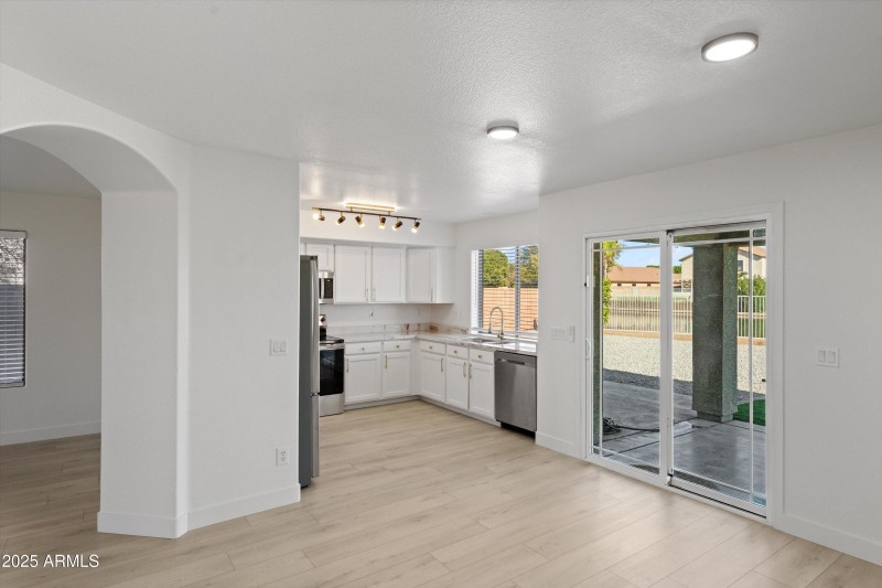 14-Breakfast Area to Kitchen