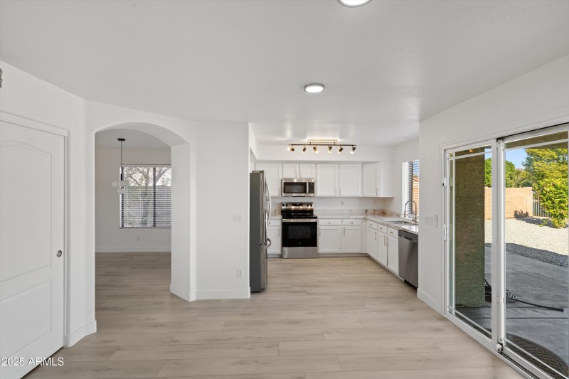 15-Breakfast Area to Kitchen