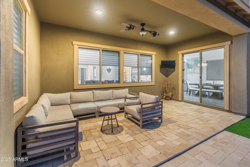 indoor/outdoor entertaining