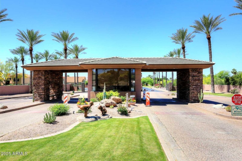 Stonegate-Guard Gated Entrance