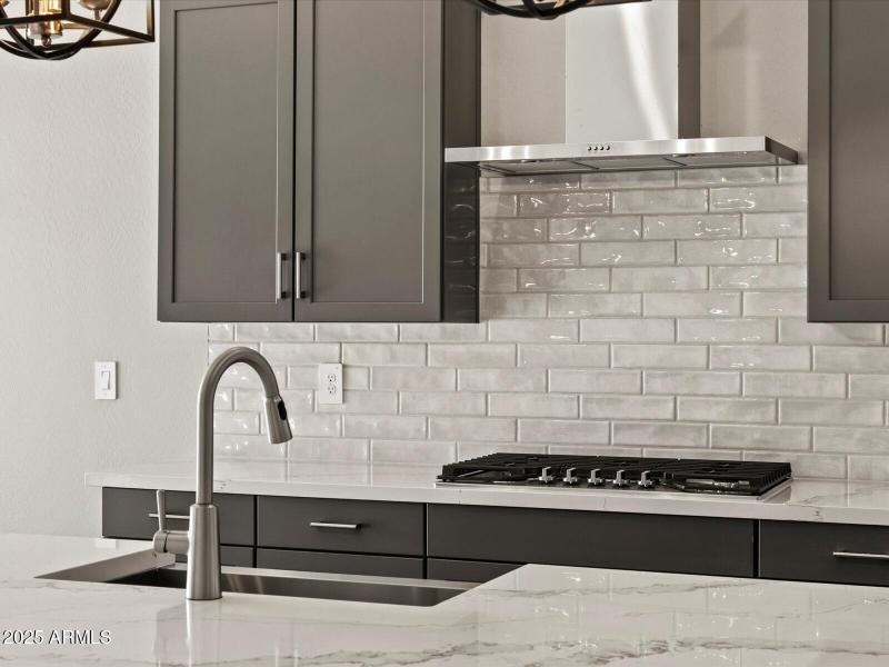 Gas Cooktop and Full Backsplash