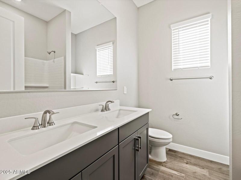 Bath 2 Double Sinks!