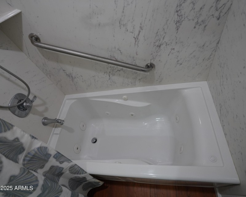 Guest Bathroom_Jacuzzi_resize