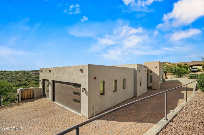 1-web-or-mls-11010 Buffalo Dr-3