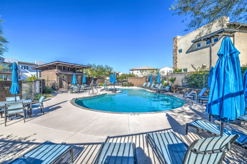 Beautiful Pool, Spa & Bathrooms