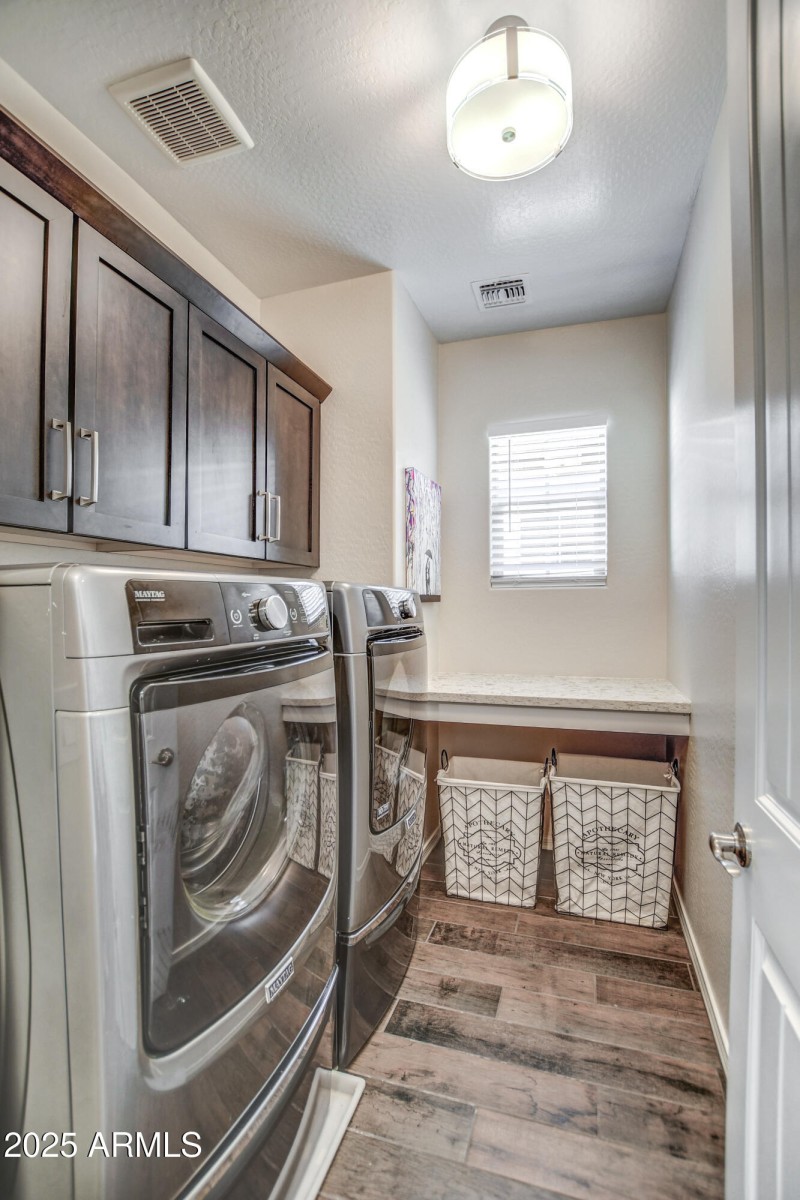 Perfect Laundry w Quartz Counter