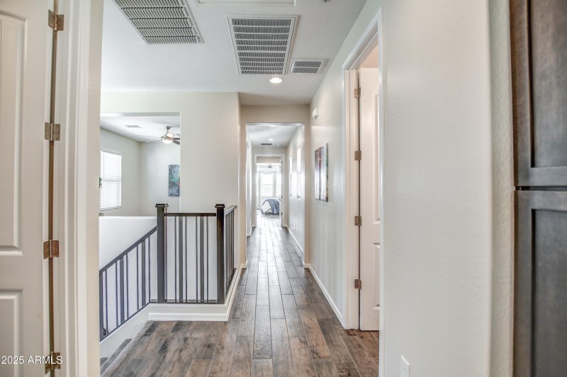 9' Ceilings throughout