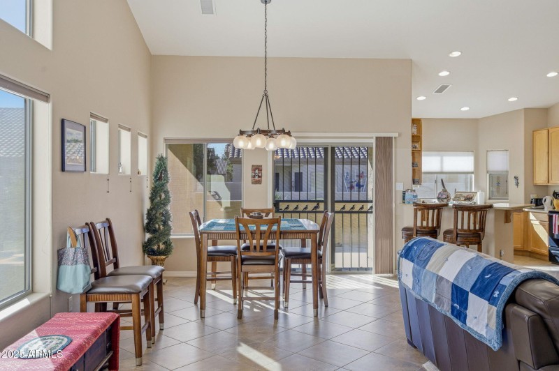 10-web-or-mls-1535 E Melrose Drive-10