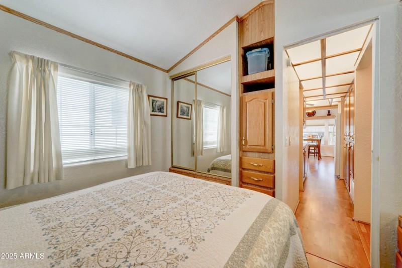 Built in dresser and extra storage in be