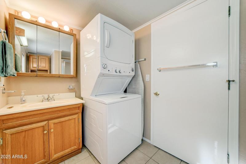 Stacked laundry in 2nd bath